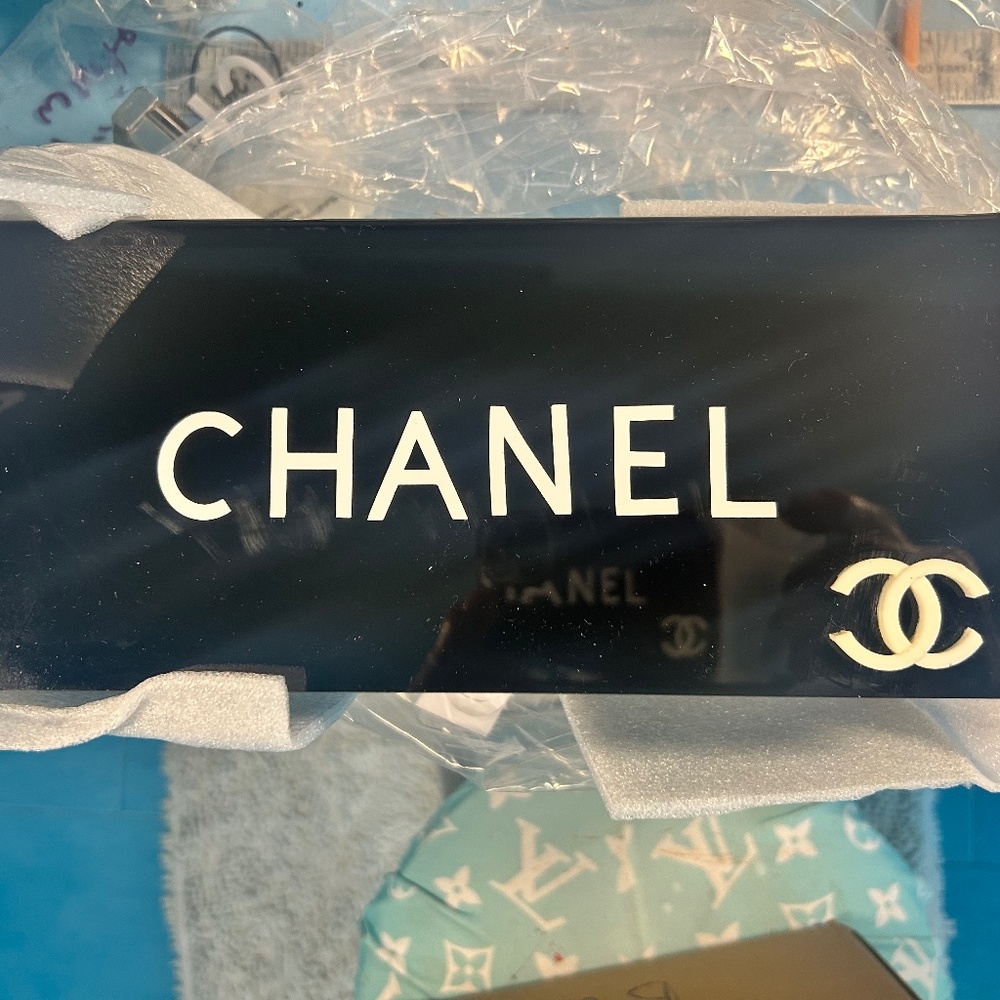 Tissue box /New Acrylic Black-white letters & raised cc in resin